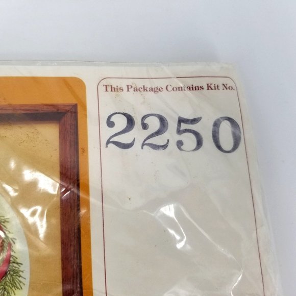 Creative Circle Cross Stitch Kit 2250 Nostalgic Christmas Home Decor Bear Toys - Picture 5 of 7